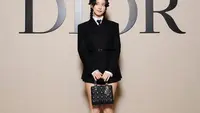 Jisoo BLACKPINK hadiri pertunjukkan busana Dior AW24 di Paris Fashion Week 2024. [@sooyaaa__]