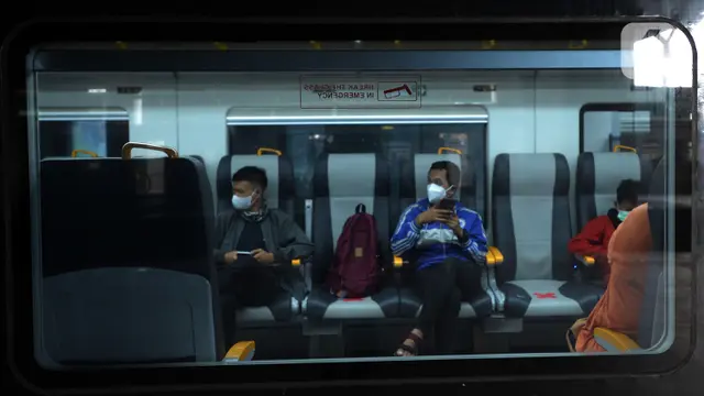 FOTO: Layanan Kereta Bandara Kelas Premium Mulai Beroperasi