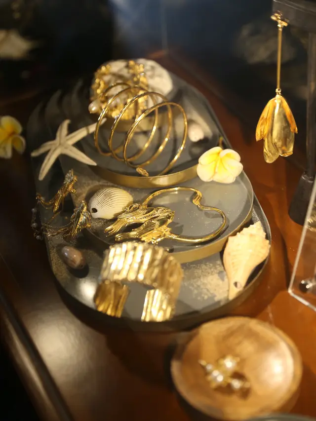 Alenka & Margo Totem Collection