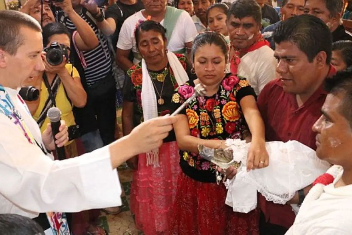 Pernikahan Walikota dan Buaya untuk Selamatkan Warga, Tumbal?