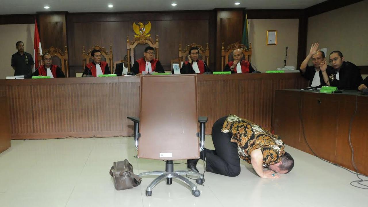 La Nyalla Mattalitti bebas