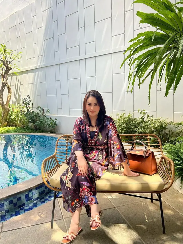 10 Potret Jennifer Dunn dengan Koleksi Tas Branded, Gayanya Makin Sosialita