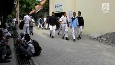 Sebuah video tindak kekerasan siswa SMKN 3 Tegal viral di sosisl media. Pihak sekolah baru mengetahui dan berjanji akan mengusut kasusu kekerasan tersebut