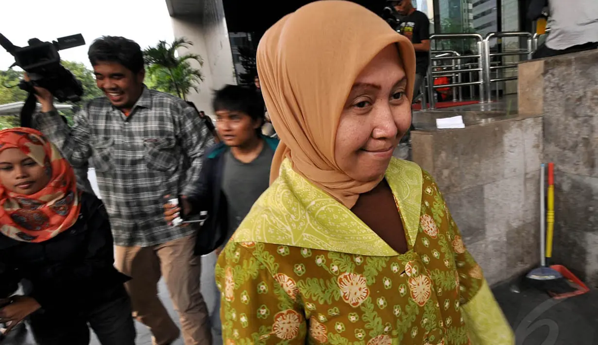Alinda Agustine Quintansari diperiksa KPK sebagai saksi untuk tersangka Ratu Atut Chosiyah, Jakarta, Rabu (5/11/2014). (Liputan6.com/Miftahul Hayat) 