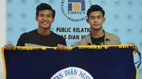 Bek muda PSIS Semarang, Pratama Arhan Alif Rifai (kanan), saat mengunjungi kampusnya di Universitas Dian Nuswantoro (Udinus) Semarang. (Istimewa/dokumen pribadi)