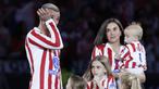 Momen emosional mewarnai perpisahan Antoine Griezmann dengan Atletico Madrid yang berlangsung pada Minggu (17/05/2026) malam waktu setempat. (AFP/Oscar Del Pozo)