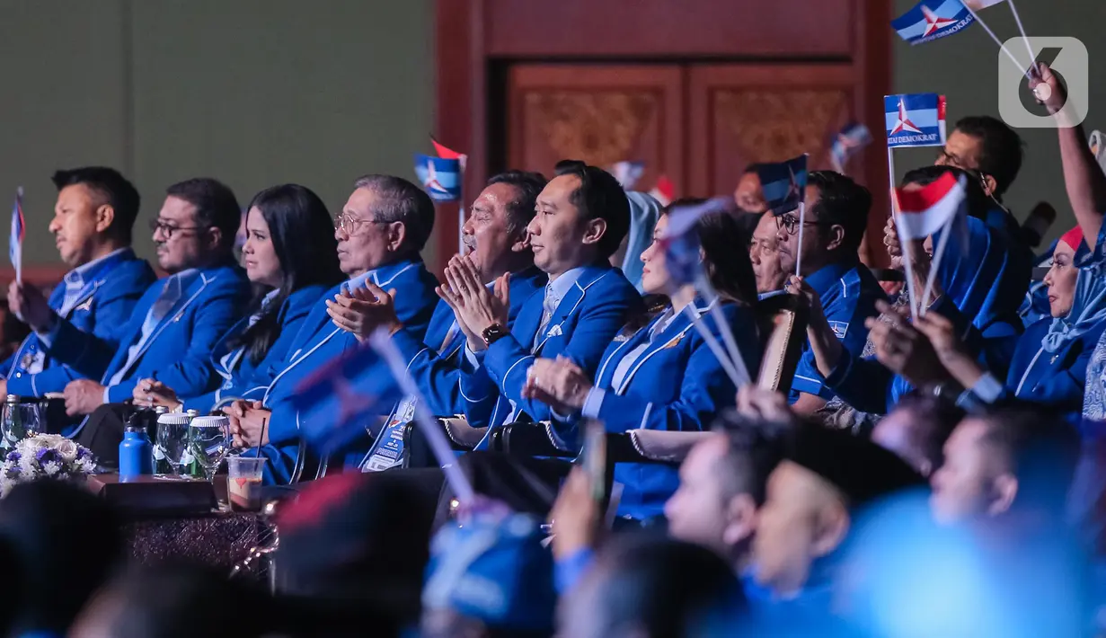 Ketua Majelis Tinggi DPP Partai Demokrat Susilo Bambang Yudhoyono (SBY) saat hadir dalam Rapimnas Partai Demokrat di JCC, Jakarta, Jumat (16/9/2022). Dalam pidatonya, AHY menyebut Demokrat sedang intens dengan 2 partai dan Demokrat tengah intens membangun komunikasi dengan 2 partai yang juga memiliki semangat dan energi perubahan untuk Indonesia yang lebih baik. (Liputan6.com/Faizal Fanani)