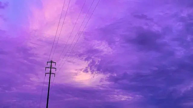 7 Potret Fenonema Langit Ungu di Jepang Ini Bikin Merinding