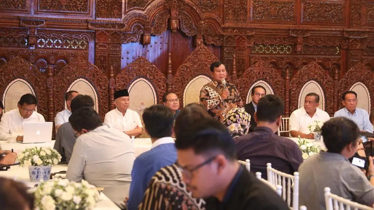 Calon Presiden nomor urut 02, Prabowo Subianto mengundang media asing untuk berdialog terkait perjalanan sistem demokrasi di Indonesia. Terutama, dia menduga adanya indikasi kecurangan pada Pilpres 2019.