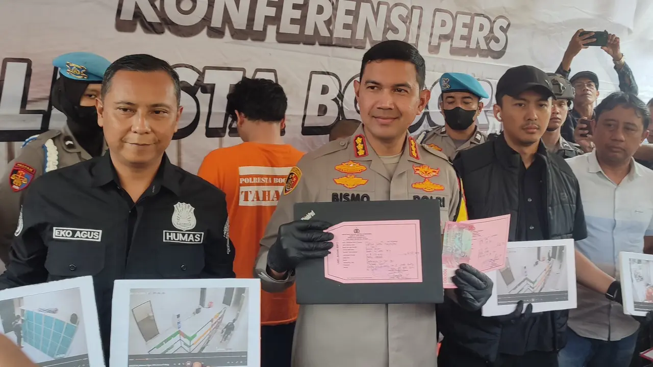 Polresta Bogor menangkap seorang manajer restoran milik Hotman Paris yang diduga melakukan penggelapan uang perusahan.