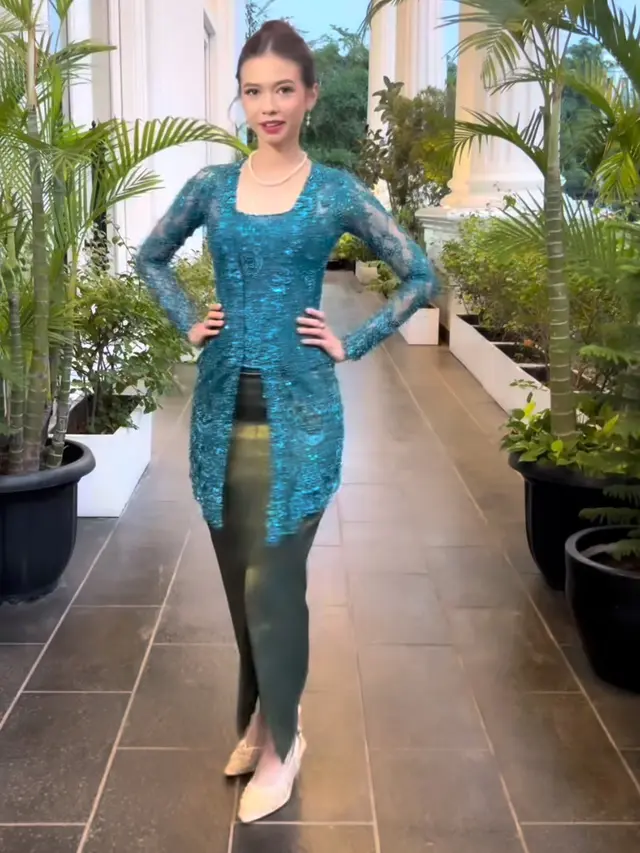 Yuki Kato saat Jadi Bridesmaid di Pernikahan Genk Blekpunk. [@yukikt]