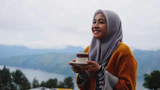 [Bintang] Tetap Cantik, Ini 8 Potret Laudya Cynthia Bella Tanpa Makeup
