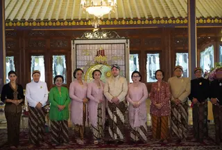 Wakil Bupati Kudus Bellinda Birton (kiri) ditetapkan sebagai penasihat Raja PB XIV Hamengkunegoro. (Liputan6.com/Arief Pramono)