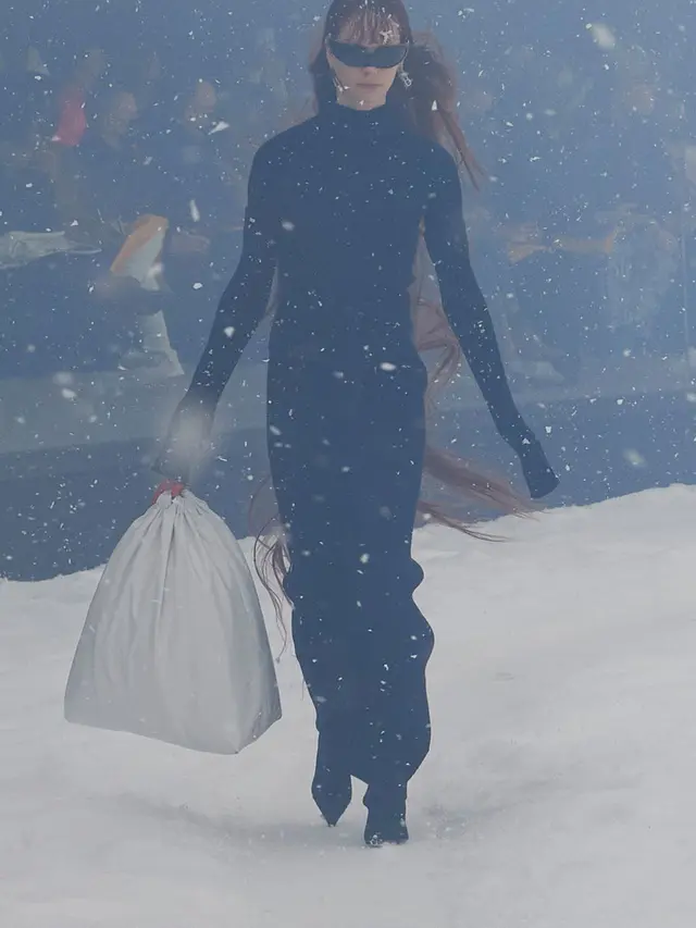 Balenciaga Bikin Kantong Sampah Seharga Rp26 Juta, Tertarik Beli?