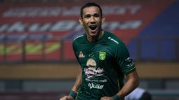 Jose Wilkson berhasil mencetak dua gol pada laga debutnya melawan Persikabo 1973. Ia juga terpilih menjadi starting terbaik pada pekan kedua BRI Liga 1 2021/2022. Penyerang asal Brasil tersebut telah mengoleksi tiga gol di seri pertama ini. (Bola.com/Bagaskara Lazuardi)