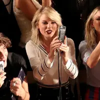 Usai putus dengan Tom Hiddleston, Taylor Swift terlihat bahagia. (AFP/Bintang.com)