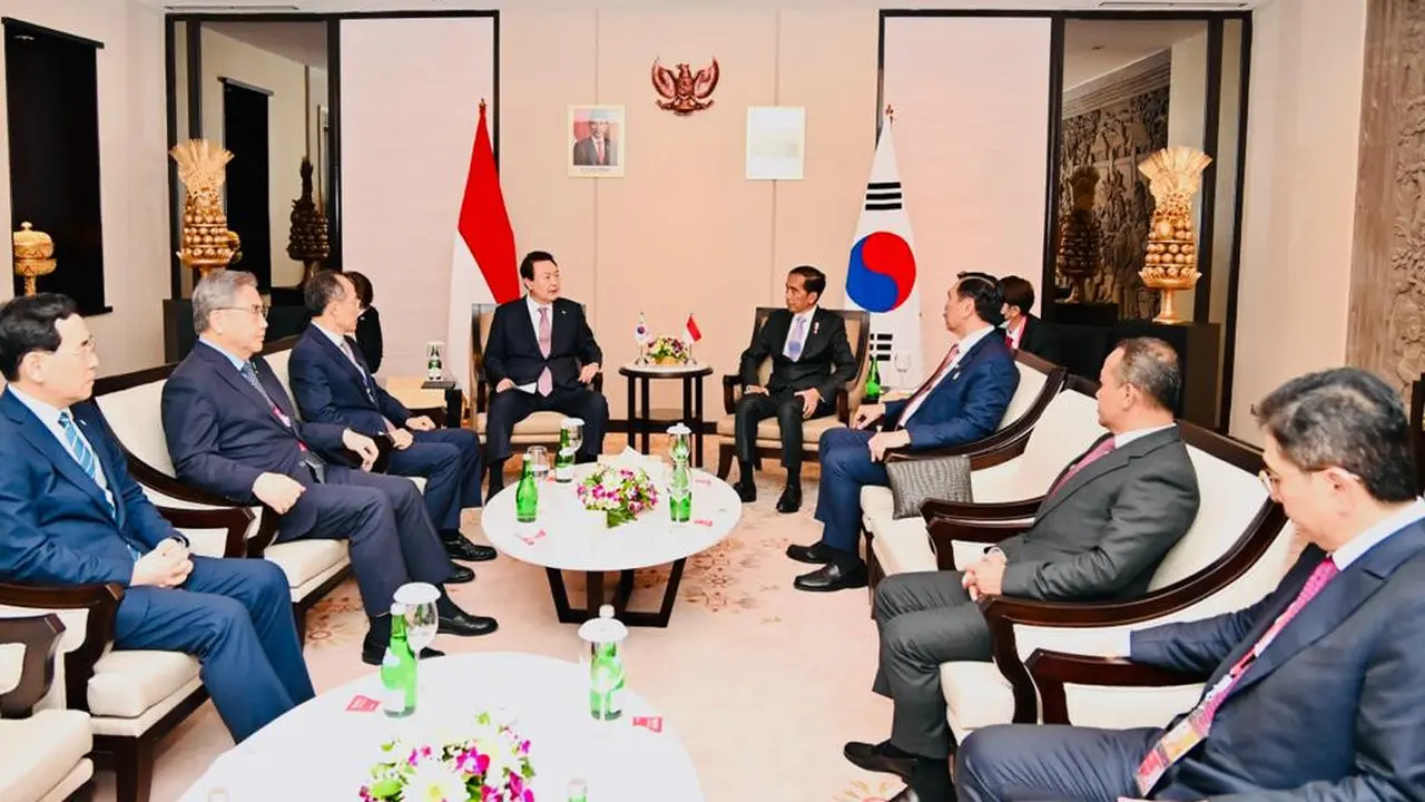 Presiden Joko Widodo atau Jokowi menghadiri pertemuan dengan para pengusaha Republik Korea di Bali Nusa Dua Convention Center (BNDCC)