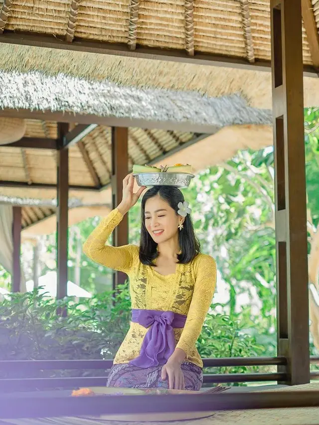 8 Inspirasi Padu Padan Kebaya Warna kuning ala Yuni Shara-Soimah Pancawati, Apik Dipandang