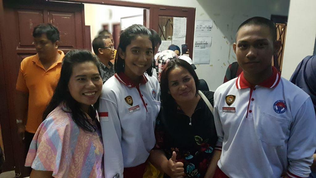Paskibraka 2017 dari Sumatera Utara Foto Bersama Ibunya