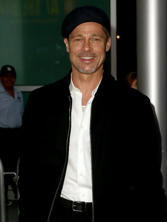 Melansir Ace Showbiz, Pitt dikabarkan kembali meramaikan dunia perfilman. Kemunculannya kali ini, Pitt tepa terlihat tampan dan selalu memancarkan senyuman sumringah di hadapan publik yang hadir saat itu. (AFP/Bintang.com)