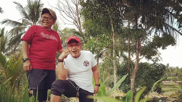 6 Potret Ony Syahrial Si Ucil Tuyul dan Mbak Yul, Makin Religius di Usia 47 Tahun