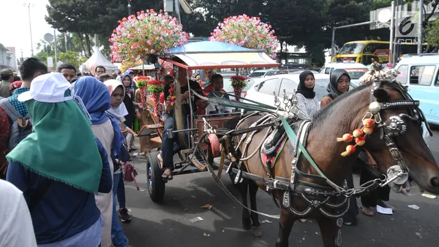 Diserbu PKL, Jalanan Sekitar Kota Tua Semrawut