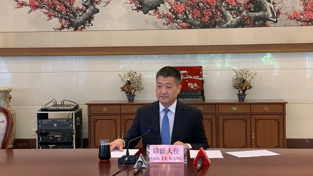 Duta Besar China untuk Indonesia, Lu Kang dalam press briefing, Rabu (21/12/2022). (Liputan6/Benedikta Miranti)