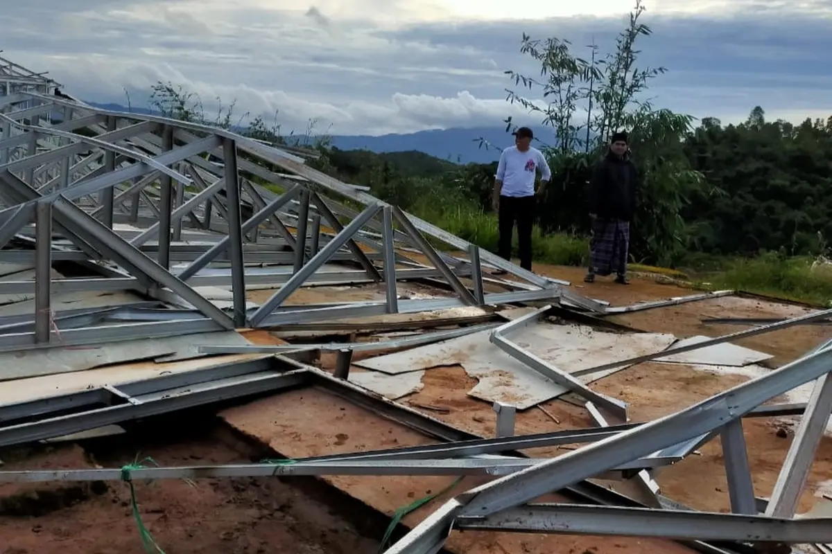 huntara sukajaya bogor ambruk