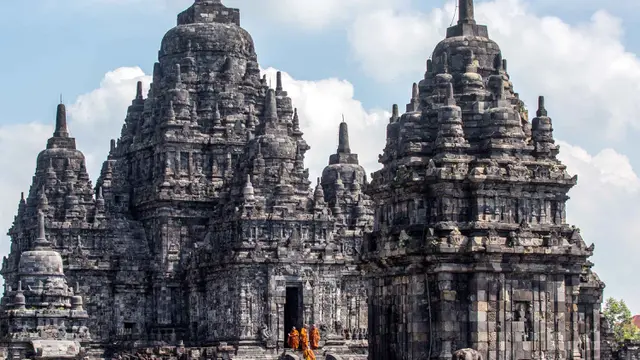Tempuh Perjalanan Ratusan Kilometer, Biksu Thudong Tiba di Candi Sewu