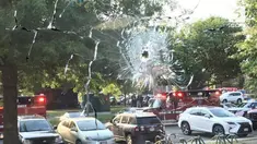 Scalise terkena peluru di bagian pinggang. Dua anggota polisi Capitol Hill juga diterjang timah panas.