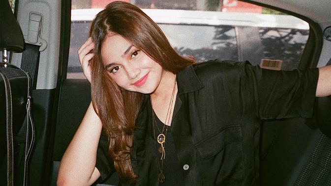 Foto Gaya Syifa Hadju Pakai Busana Hitam Tampil Stylish Hot Liputan6 Com