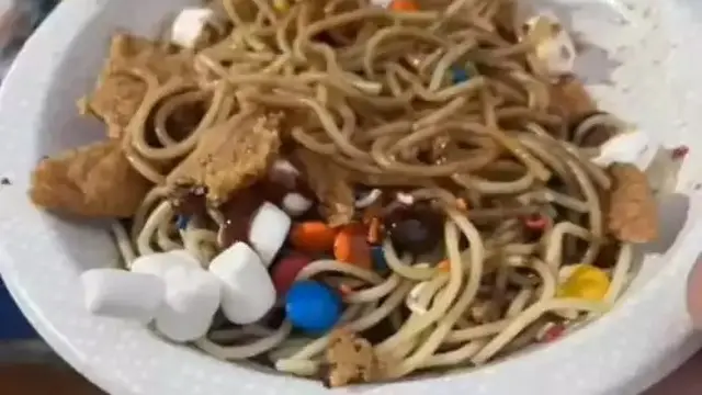 6 Potret Makanan Dicampur Permen Ini Nyeleneh, Manis Asin Ber