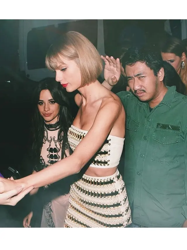 6 Editan Cowok Indonesia bareng Seleb Papan Atas Ini Kocak