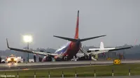 [VIDEO] Horor! Detik-detik Pesawat Nyungsep di Bandara New York