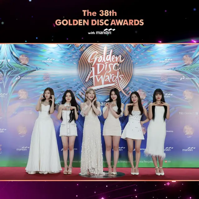 13 Potret Busana Artis K-Pop di Red Carpet Golden Disk Award 2024 Jakarta, NewJeans, LE SSERAFIM, hingga IVE