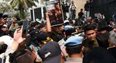 Aktivis Barisan Oposisi Indonesia (BOI) melakukan aksi unjuk rasa mendesak pembersihan dugaan mafia alat utama sistem persenjataan (alutsista) di depan Gedung Kompleks Parlemen, Jakarta, Kamis, 27 Agustus 2026. (KLY/ Arie Basuki)