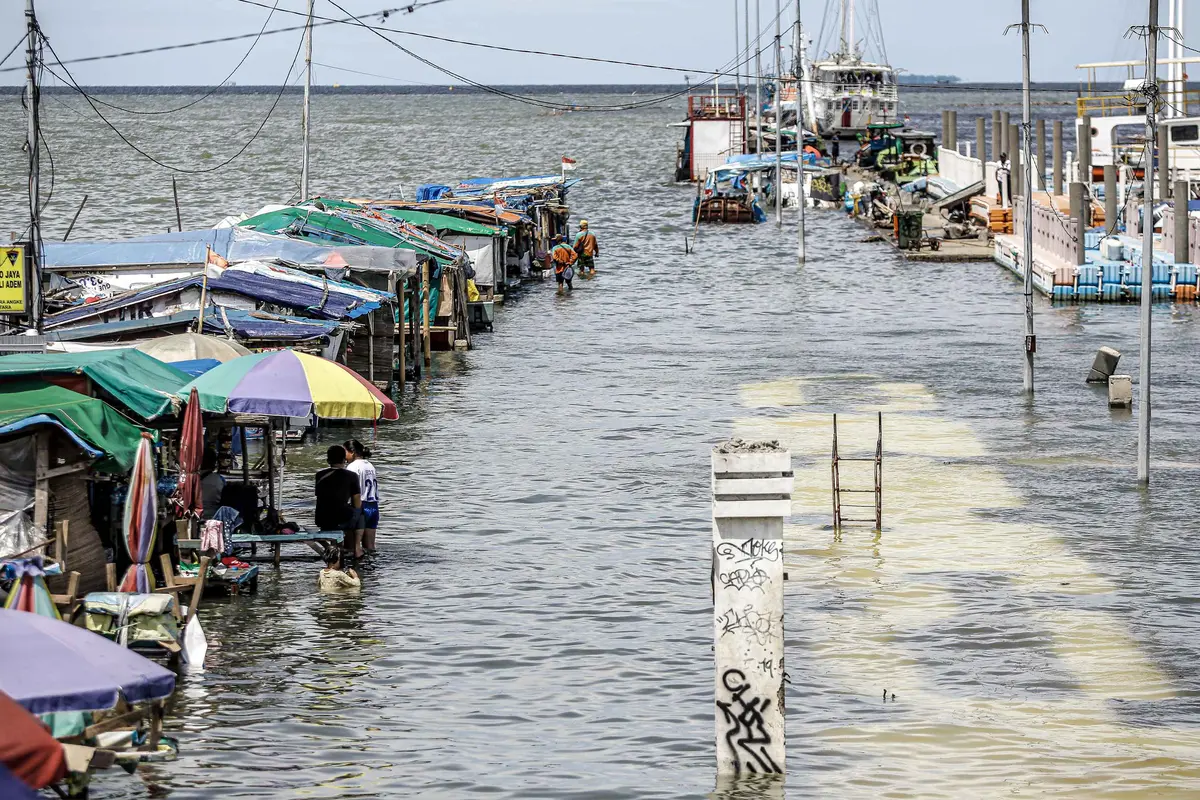 FOTO: Banjir Rob Masih Merendam Muara Angke