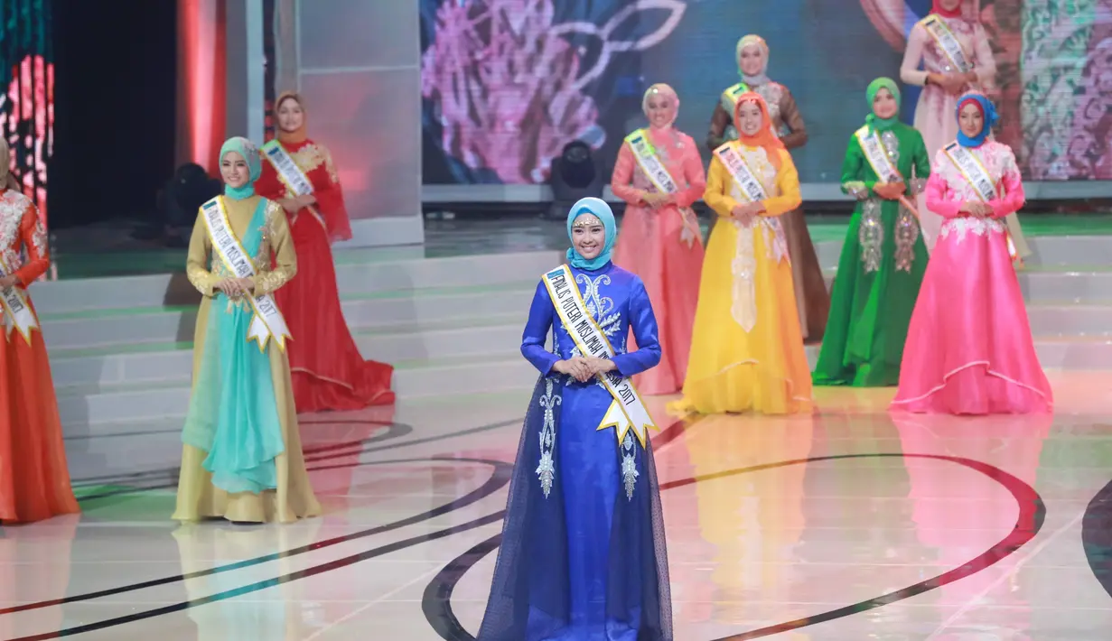 Setelah menjalani serangkaian kegitan termasuk pembekalan selama menjalani karantina, para finalis Puteri Muslimah mulai masuk tahap akhir. Untuk mencari siapa yang berhak menyandang Puteri Muslimah 2017. (Adrian Putra/Bintang.com)
