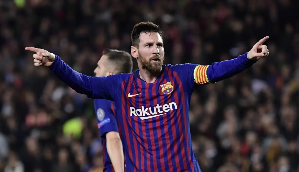 Selebrasi Lionel Messi usai mencetak gol ke gawang Liverpool pada leg 1, babak semifinal Liga Champions yang berlangsung di Stadion Camp Nou, Barcelona, Kamis (2/5). Barcelona menang 3-0 atas Liverpool. (AFP/Javier Soriano)