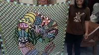 Cerita Seniman Yogyakarta Mendesain Syal Louis Vuitton 