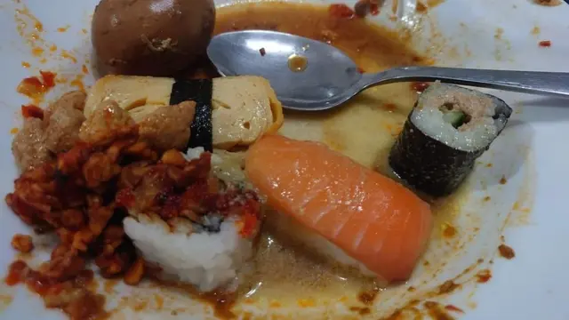 6 Potret Makanan Luar Negeri Berkuah Ini Nyeleneh, Bikin Hilang Nafsu Makan