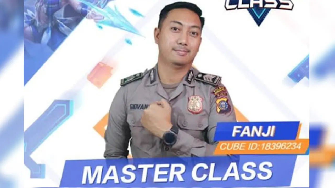 Fanji Giovani, seorang polisi di provinsi Riau menjadi pelatih untuk membantu para pengguna Cuve TV menjadi gamer yang lebih baik dalam gim Mobile Legends.