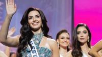Miss Israel memberikan tatapan sinis ke Miss Palestine (dok. X @shaykhsulaiman/https://x.com/ShaykhSulaiman/status/1986773726453485735?t=Fn1_OfdaMtBTVDiQ4eJesA&s=19/faqih nuriman)