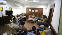 Dalam pertemuan tersebut mereka sepakat untuk saling berkoordinasi dan sama-sama berpartisipasi untuk memberikan pemahaman kepada para mahasiswa agar menjaga kondusifitas.