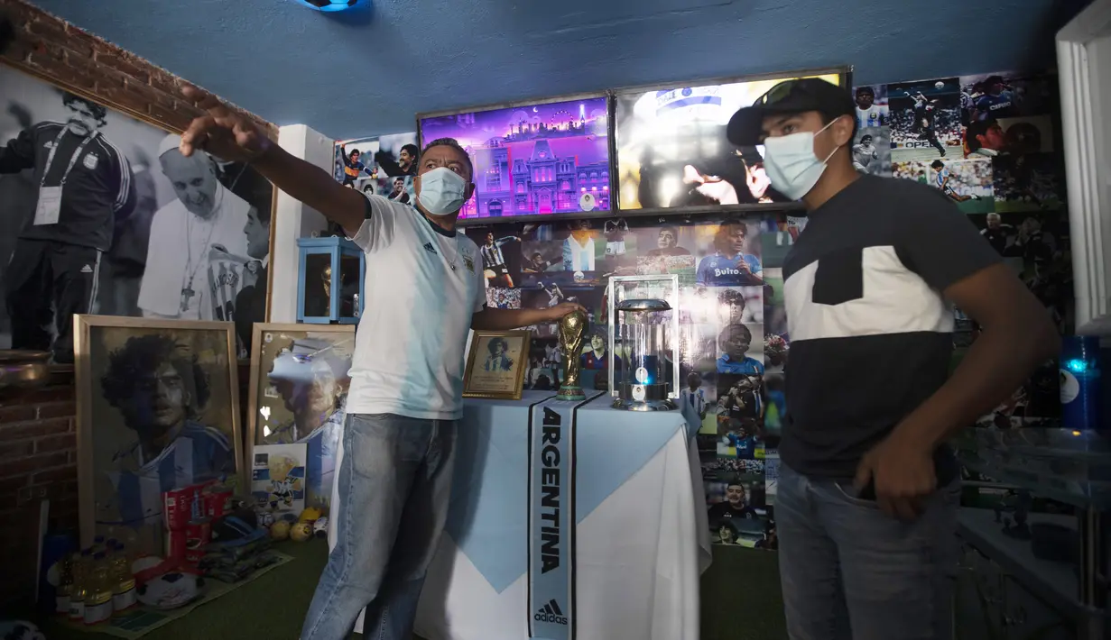 Gereja Maradona di Meksiko didirikan oleh Marcelo Buchet. Ia adalah seorang fans yang menganggap Maradona sebagai dewa sepak bola. (Foto:AP/Marco Ugarte)