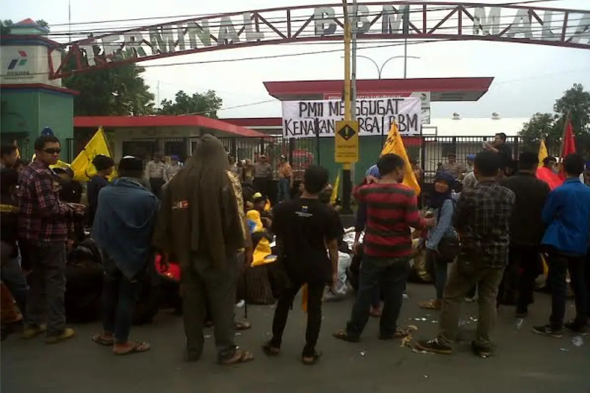 Demo kenaikan BBM di Malang. (Liputan6.com/Zainul Arifin)