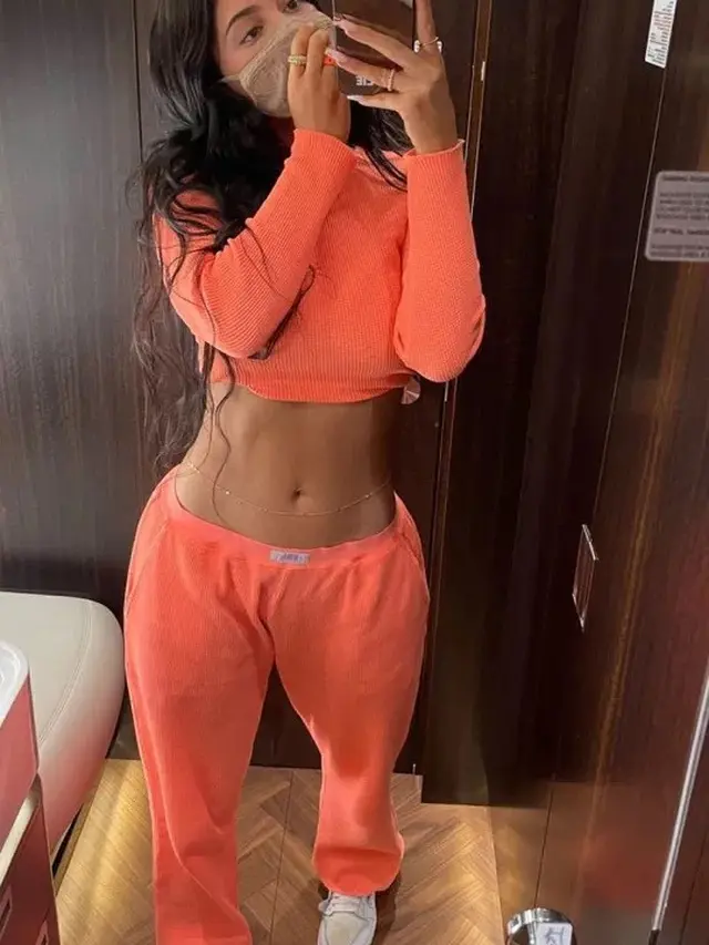 Kenakan Pakaian Crop Top, Kylie Janner Pamer Perut Rata di Kehamilan Keduanya