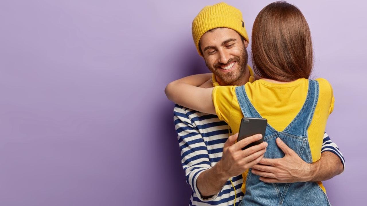 Ilustrasi seseorang yang melakukan perselingkuhan