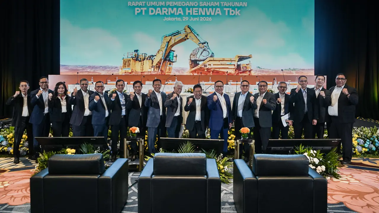 Foto bersama jajaran manajemen PT Darma Henwa Tbk (DEWA). (Dok Darma Henwa)