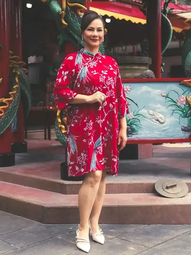 Pesona Cantiknya Artis Indonesia Kenakan Cheongsam Berbagai Model
